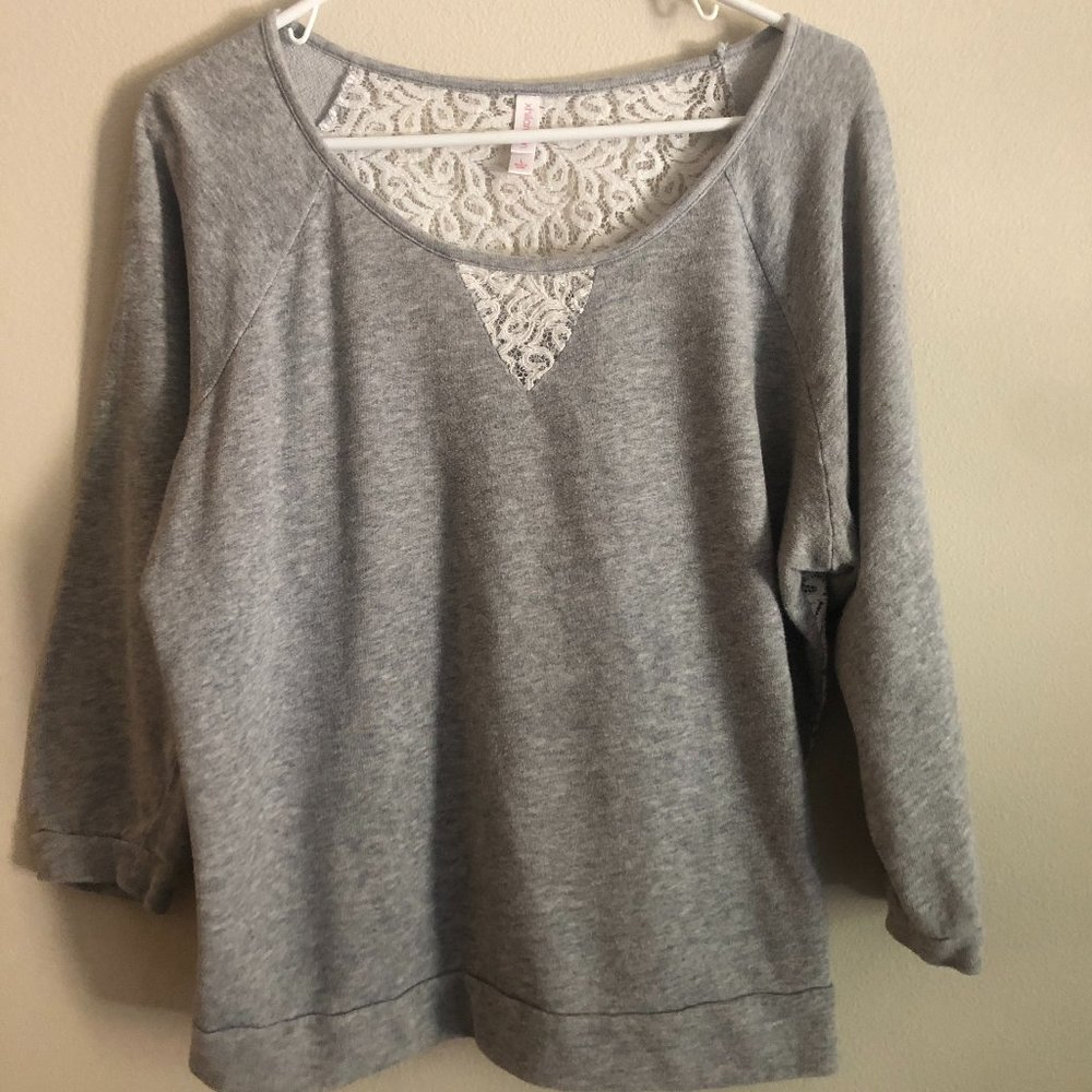 Xhilaration Scoop Neck Gray Top w/Lace Back and Detailing